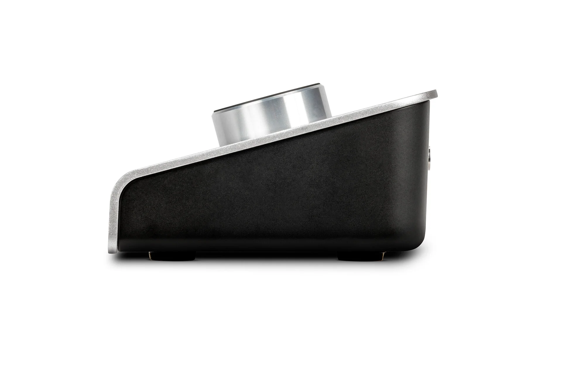 Apogee-Symphony-Desktop-Profile-1920__32494__05084.jpg,