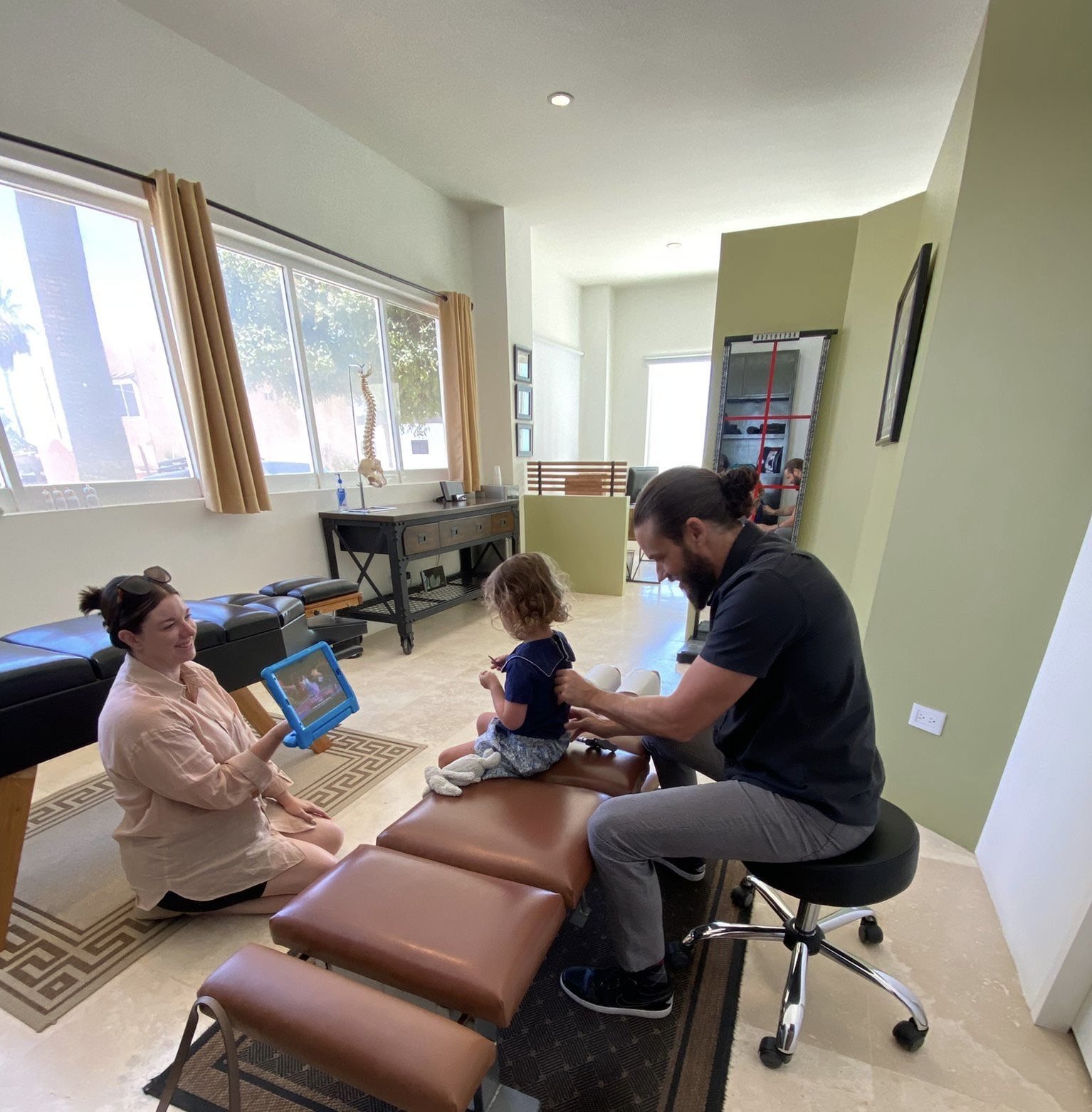 Pediatric Chiropractic in Los Cabos: How Gentle Adjustments Helped a Toddler with Constipation