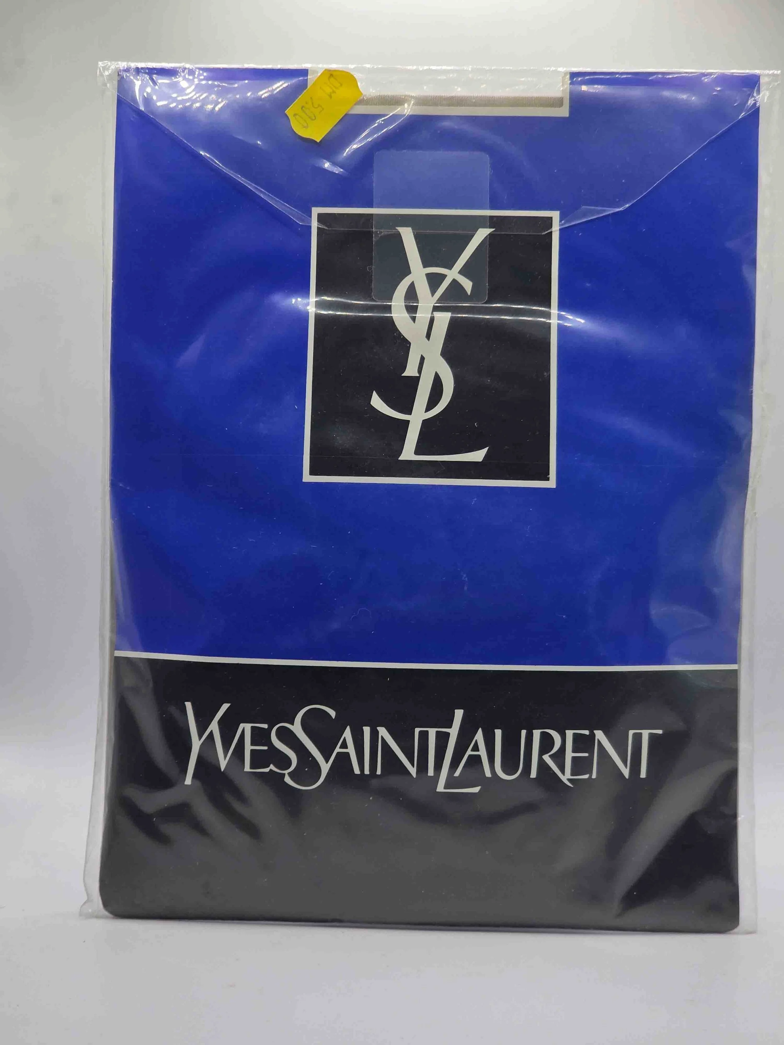 yves-saint-laurent-feinstrumpfhose-ysl-logo-argent-rückseite