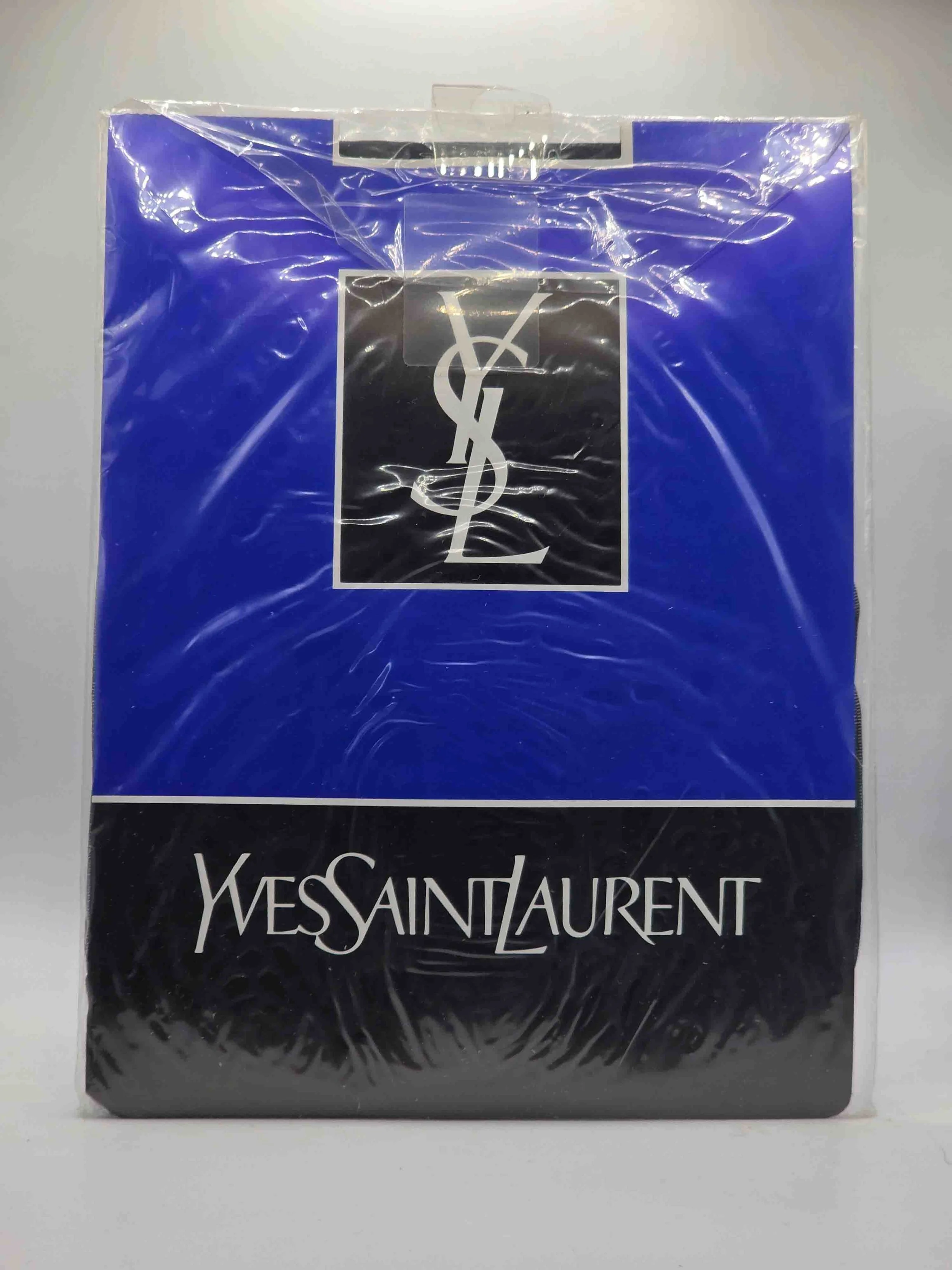 yves-saint-laurent-feinstrumpfhose-schwarze-punkte-valencay-rückseite