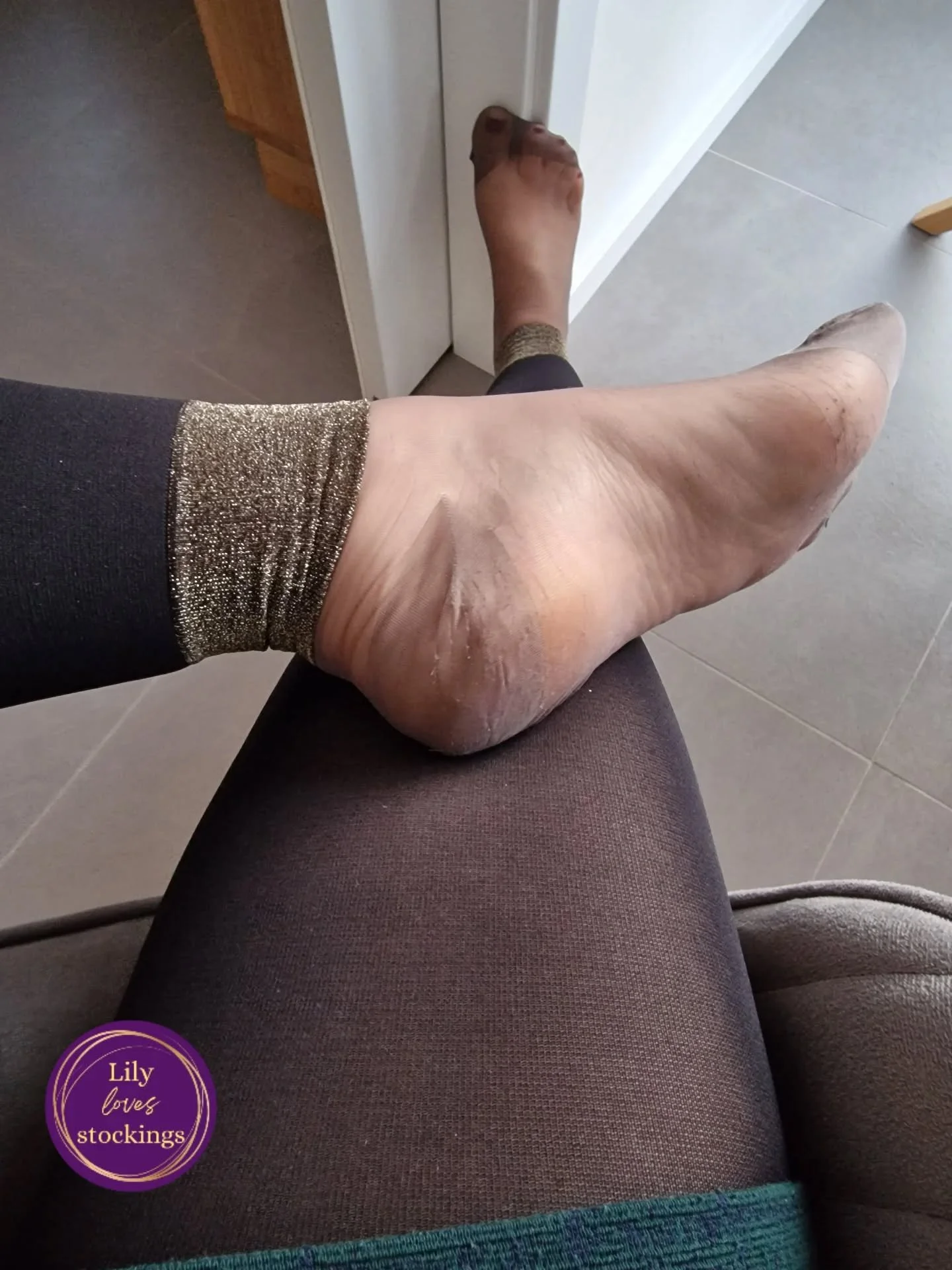 Minus 13&deg;C, so today I am wearing 80 den leggings from brand Falke and some knee highs.

Vintage nylons from Falke are also available in my shop, see link in Bio 🛍. 

Have a pleasant day,
Yours
Lily 💜 

Please note: Me, the real Lily loves Stoc