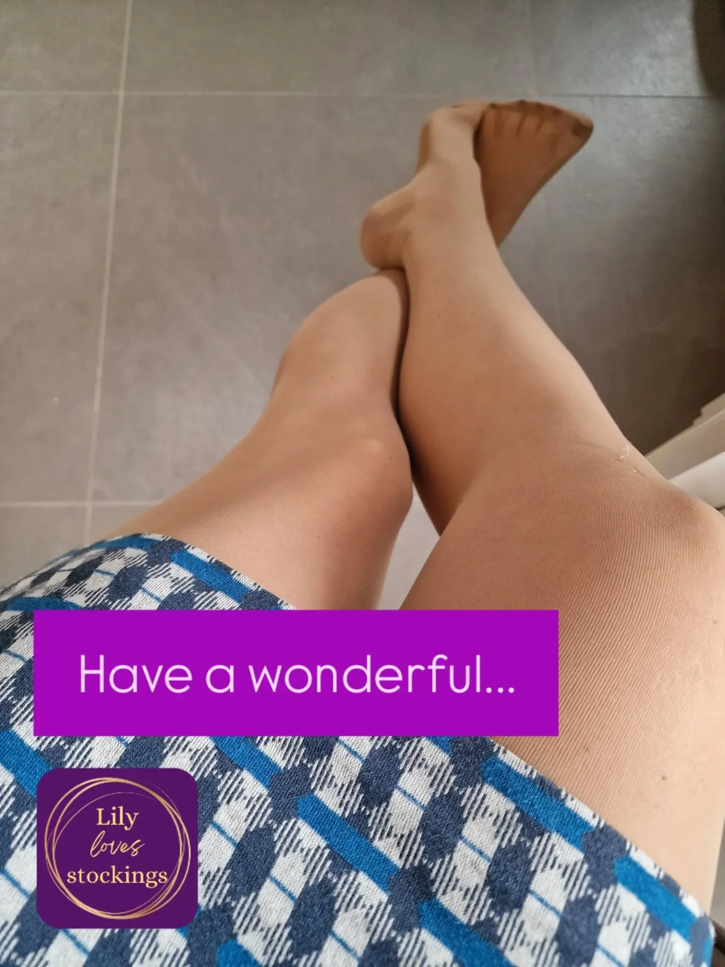 Some nylon greetings for you from me. Have a good week everyone.

Yours
Lily 💜 

#nylonlegs #nylonlover #feetstagram