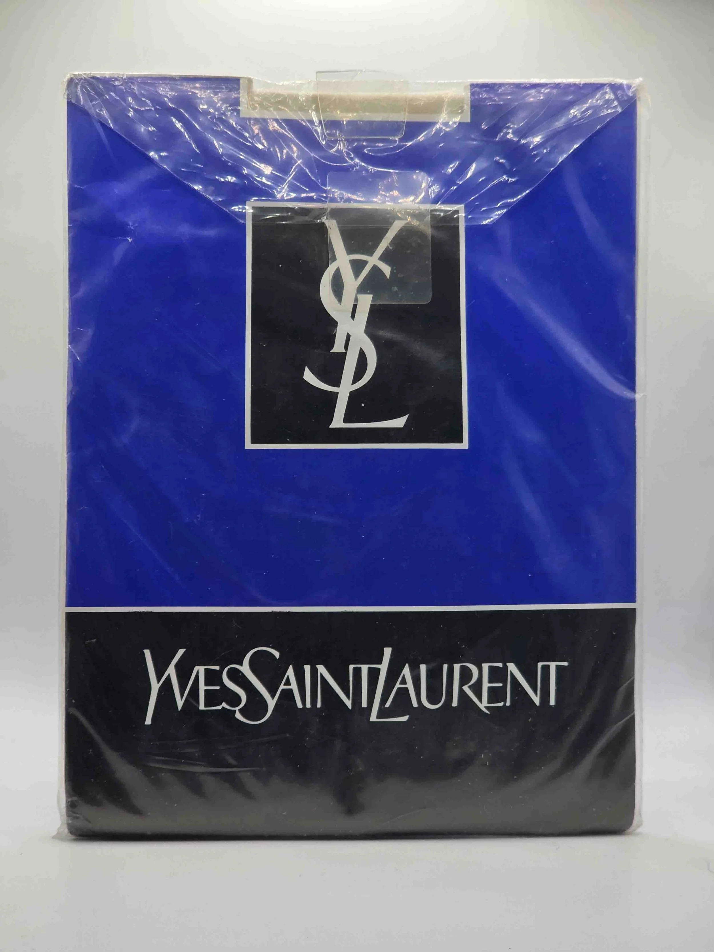yves-saint-laurent-feinstrumpfhose-schleife-weiß-chamonix-rückseite
