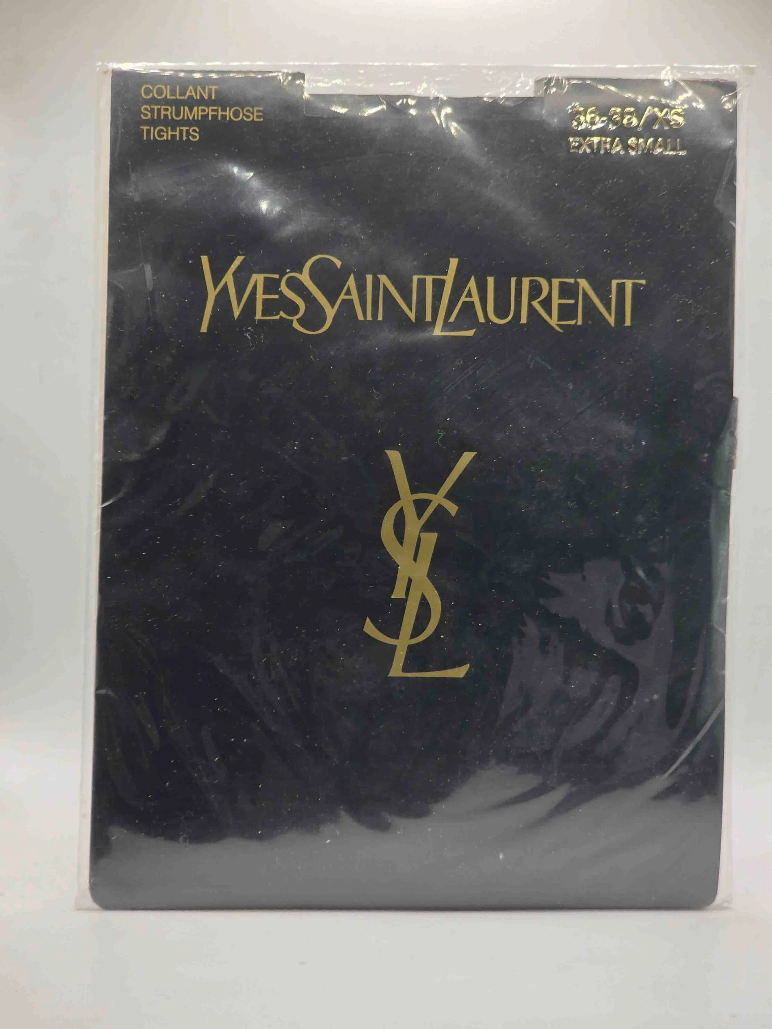 yves-syves-saint-laurent-feinstrumpfhose-strasssteine-noiraint-laurent-feinstrumpfhose-naht-spitze-noir-vorderseite