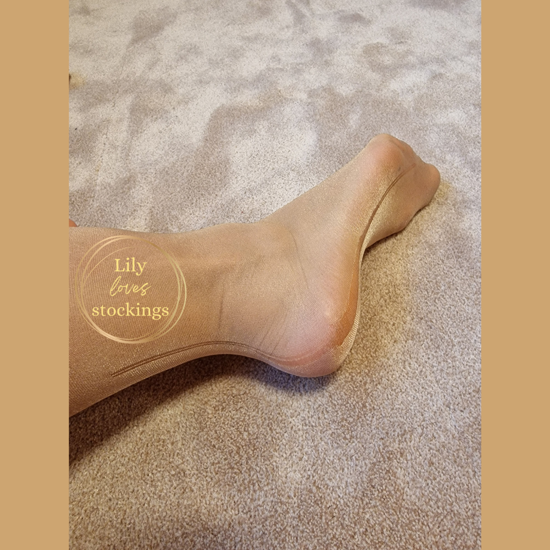 lilylovesstockings-strapse-glänzend-getragen-laufmasche