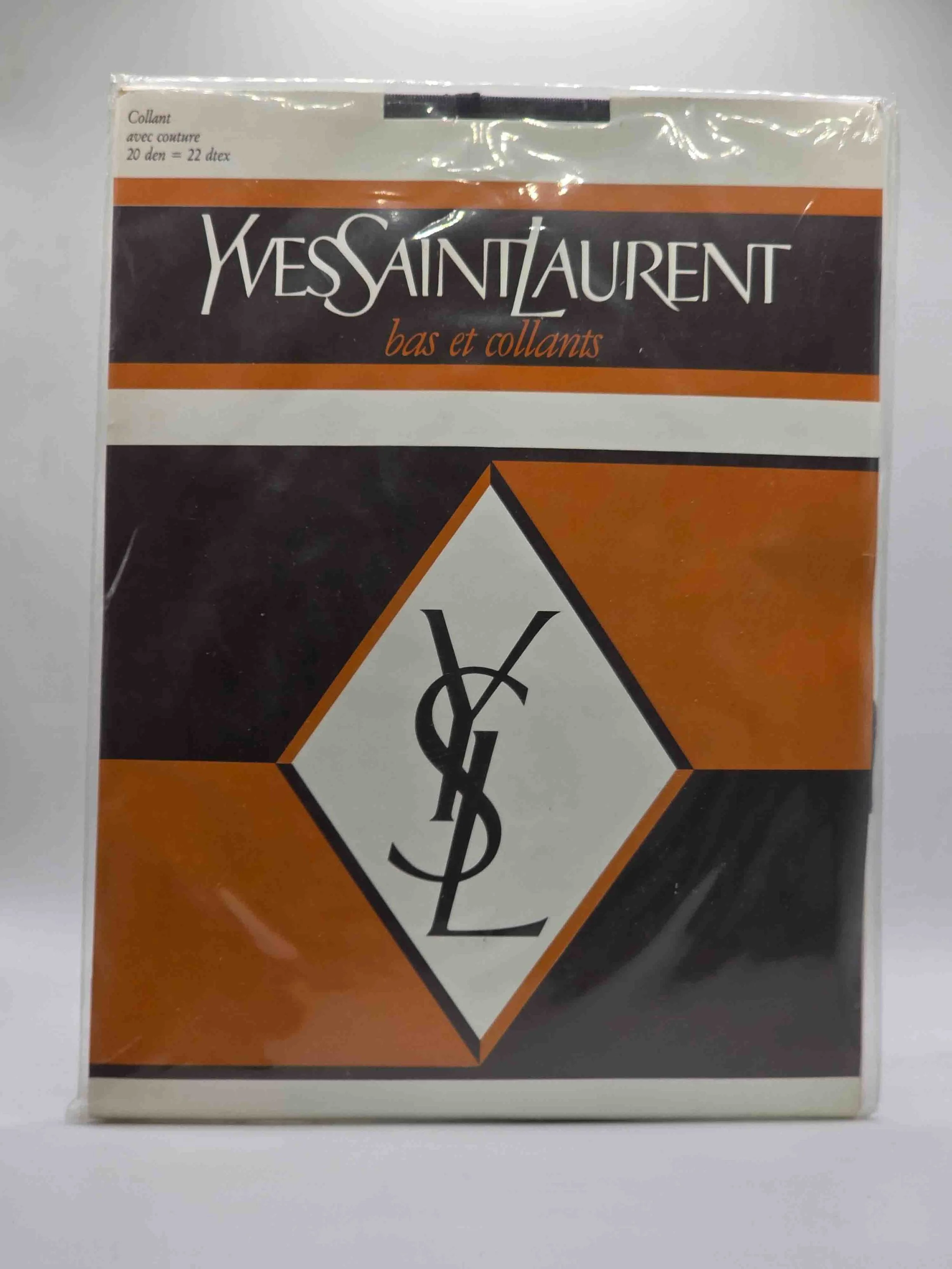 yves-syves-saint-laurent-feinstrumpfhose-strasssteine-noiraint-laurent-feinstrumpfhose-naht-vintage-rückseite