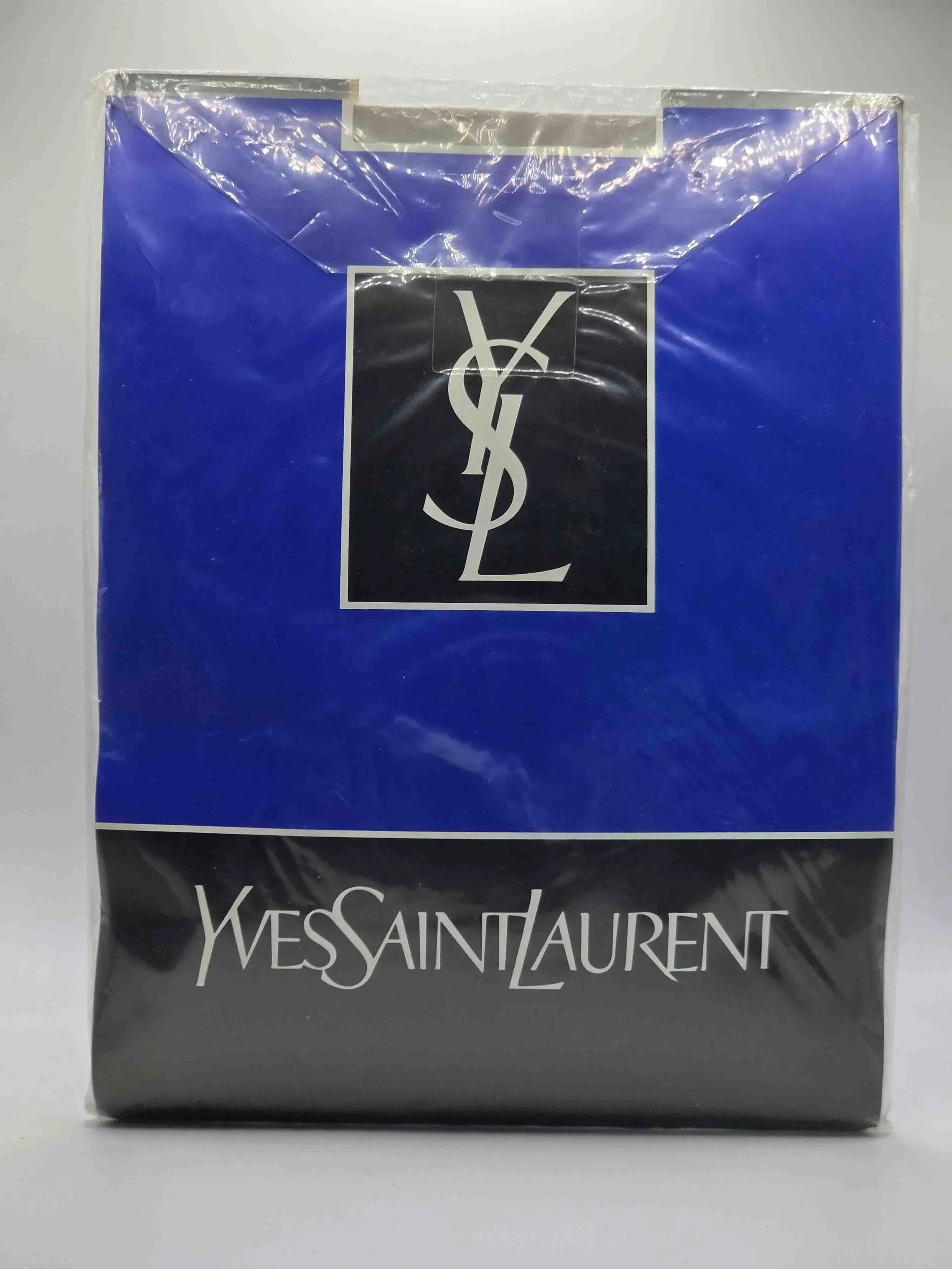 yves-syves-saint-laurent-strumpf-halterlos-gepunktet-rückseite
