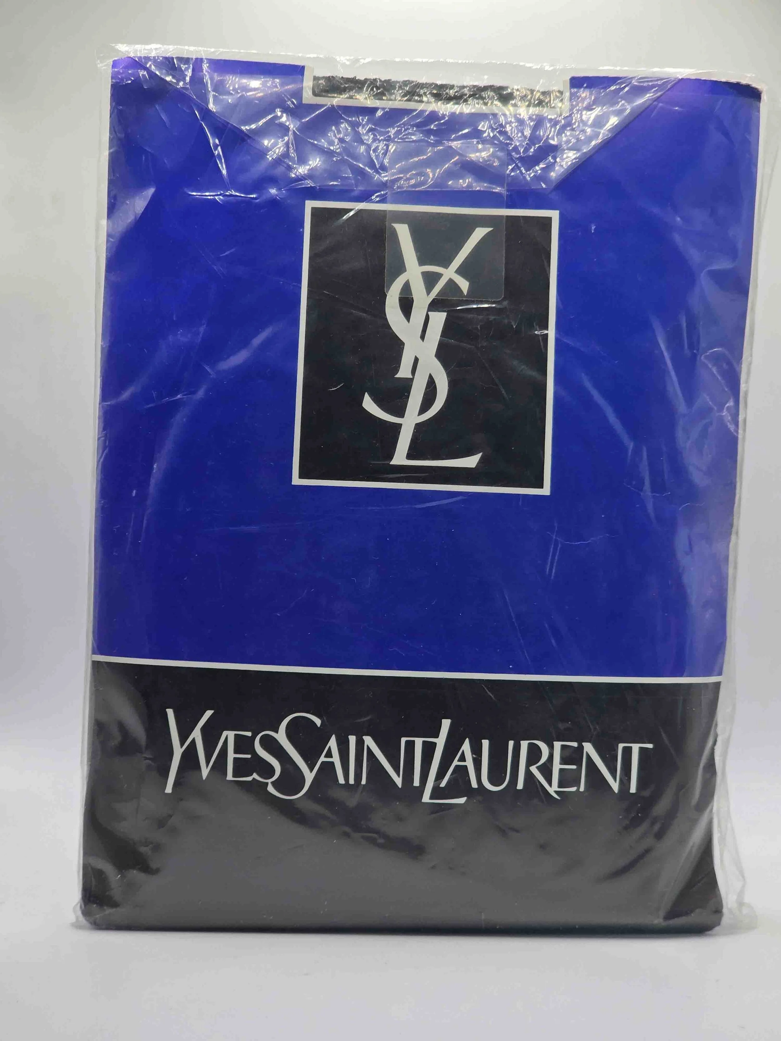 yves-saint-laurent-feinstrumpfhose-naht-spitze-noir-rückseite