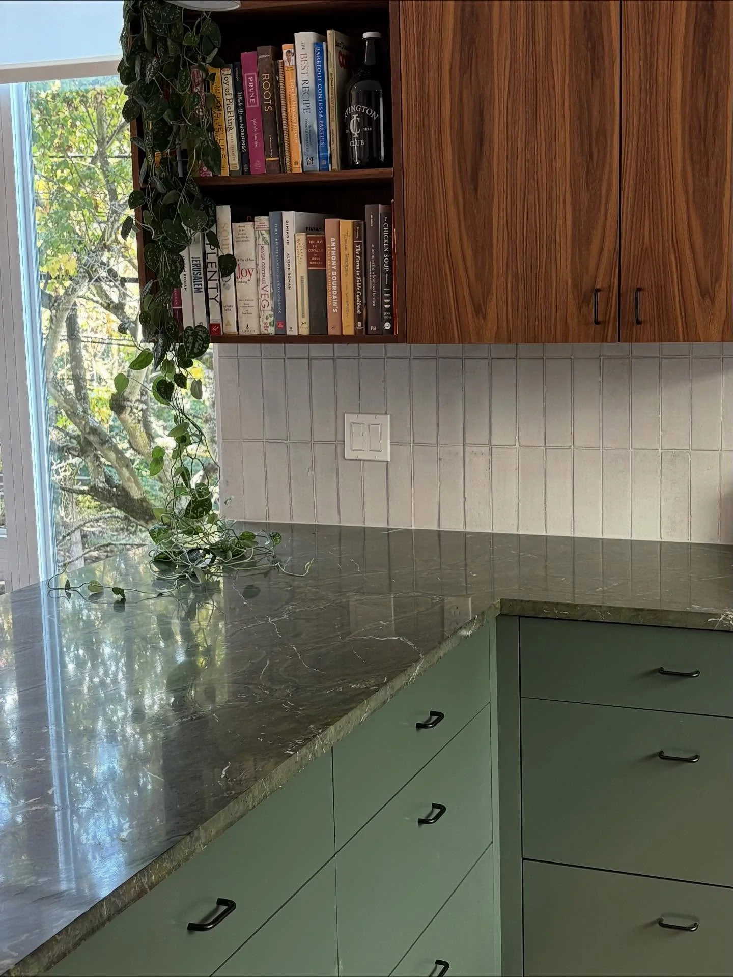 @fireclaytile Brick in white mountains adds warmth and texture to the kitchen at the Irvington condo project
#fireclaywhitemountains