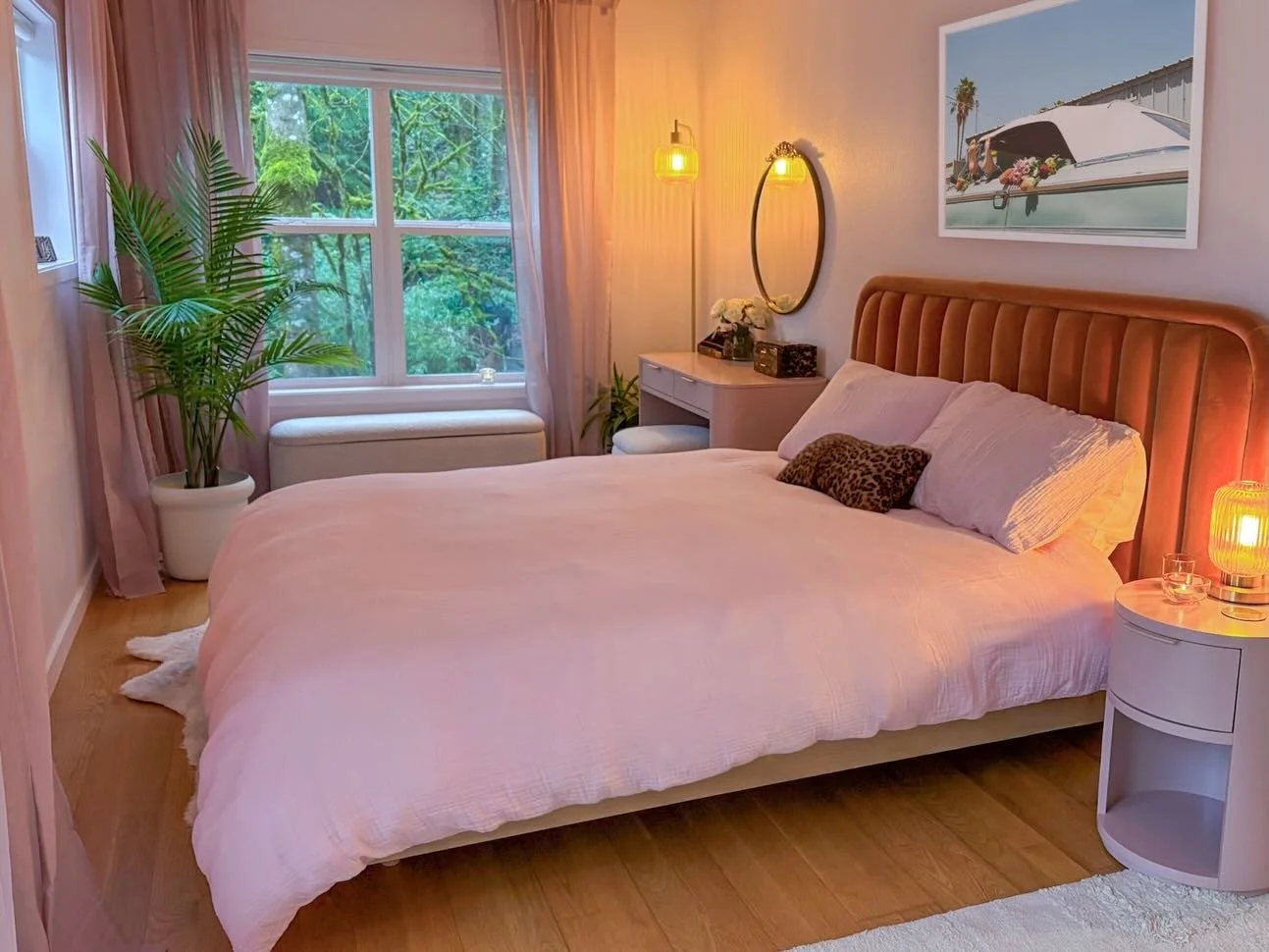 So excited to share the Teen Dream bedroom I was lucky enough to design for a beach-loving 16-year-old. The theme was &ldquo;California dreamin&rdquo; 🌊 🏄&zwj;♀️ 🌴 and I was able to make her design dreams come true within a modest budget. ☀️ 

@ar