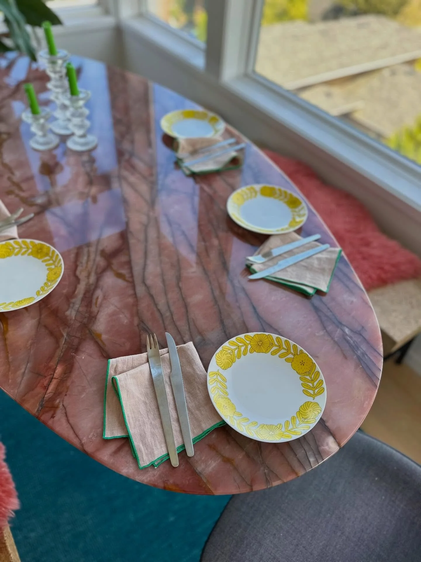 Table setting on the pink #quartzite tulip table 🌷designed especially for the 1985 Modern

@gustavsberg.official plates by @makoto_kagoshima one of our most treasure possessions

@madrelinen favorite napkins + @georgjensen flatware

#makotokagoshima