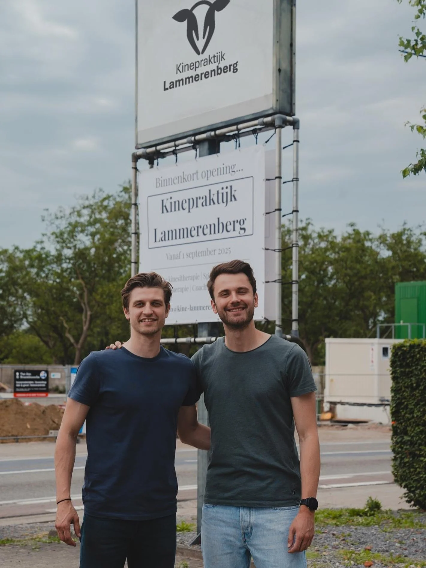 👋 Even voorstellen&hellip; het duo achter Kinepraktijk Lammerenberg!

Wij zijn Bjorn &amp; Dean &mdash; jeugdvrienden sinds 15 jaar, studiegenoten kinesitherapie en binnenkort collega&rsquo;s in onze eigen praktijk.

Wat ooit begon als een gedeelde 