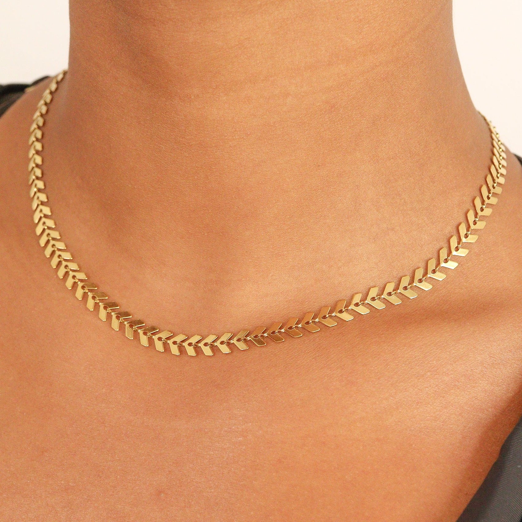 gold-chevron-chain-necklace-02.jpg