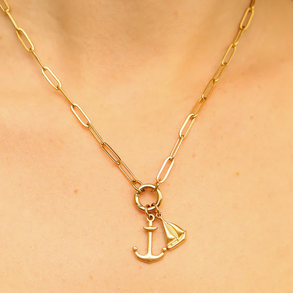 gold-4mm-paperclip-necklace-with-charm-keeper-02.webp