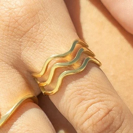 gold-triple-wave-ring-04.jpg