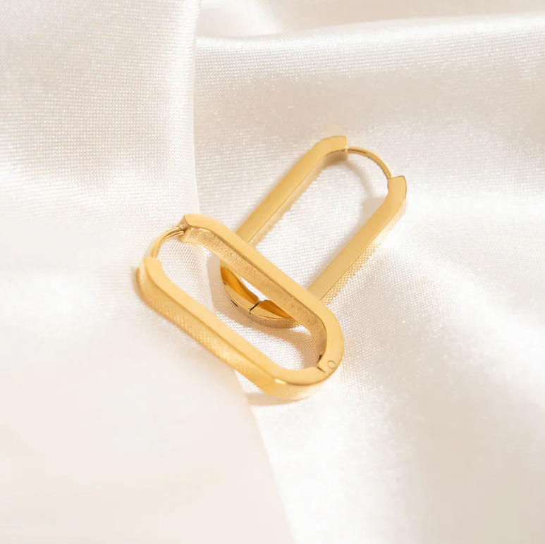 gold-long-oval-hoop-earrings-02.webp