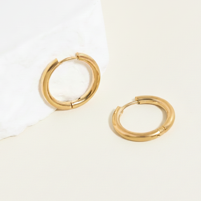 gold-circle-hoop-earrings-02_.png
