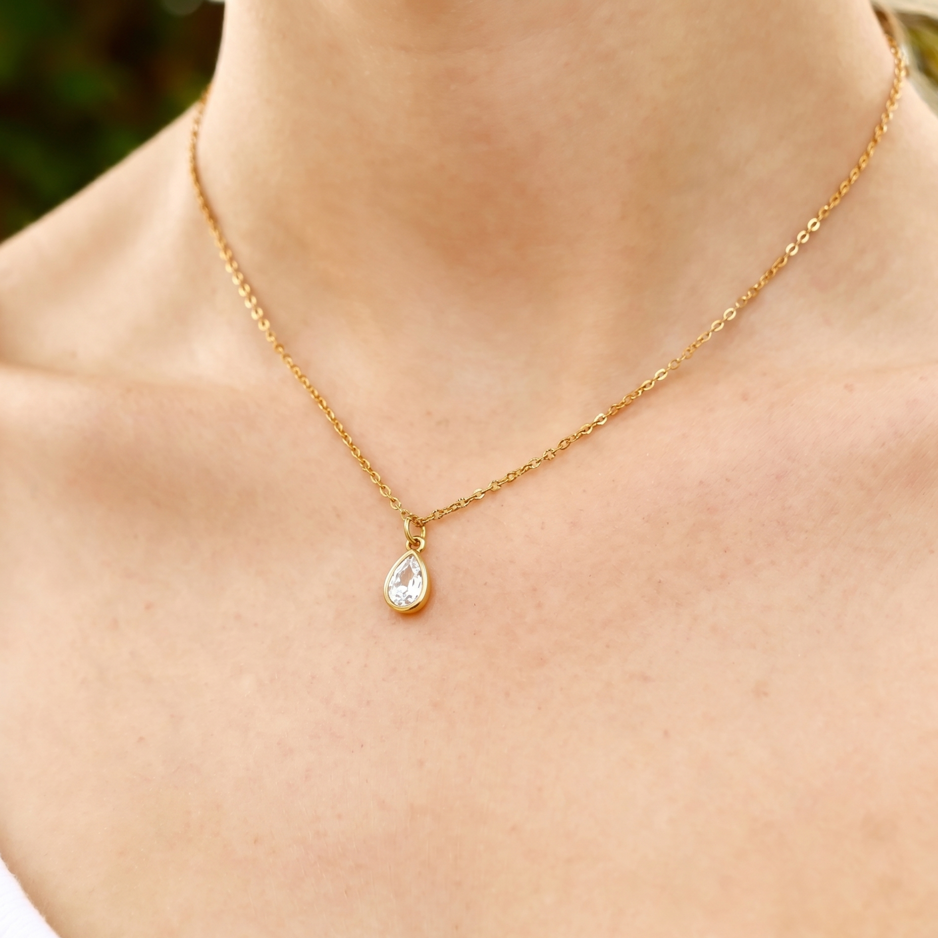 gold-teardrop-birthstone-charm-necklace-02.png