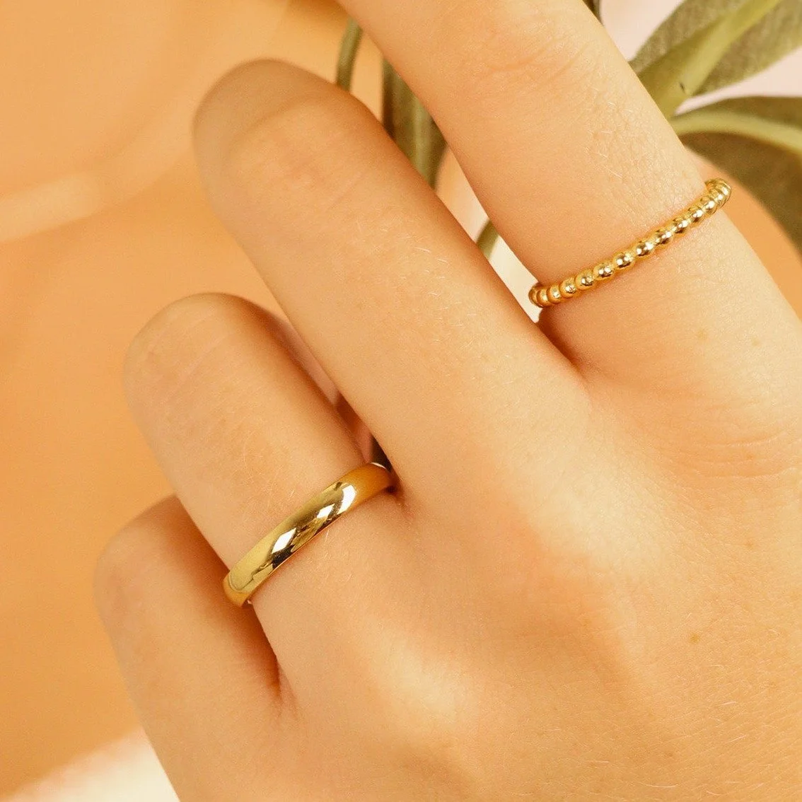 gold-3mm-rounded-band-ring-03.jpg