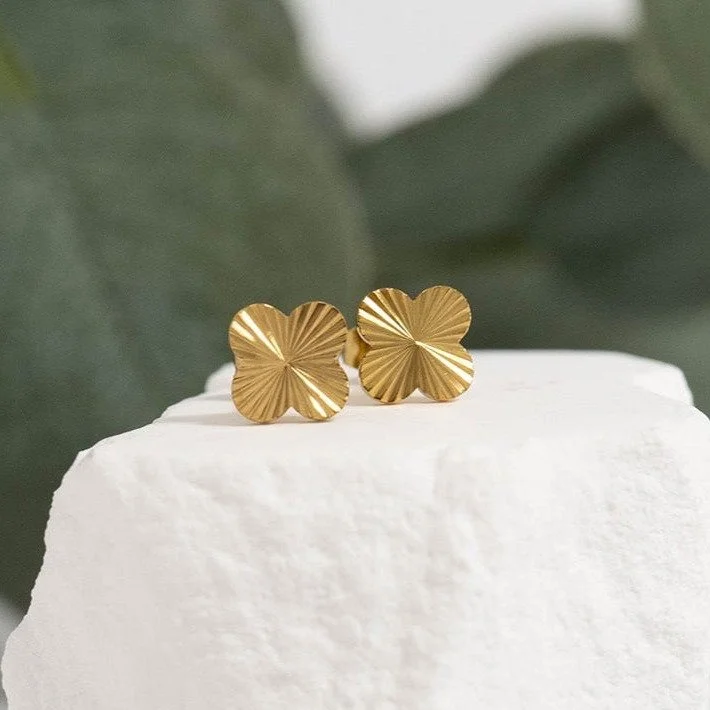 gold-sunburst-clover-stud-earrings-02.jpg