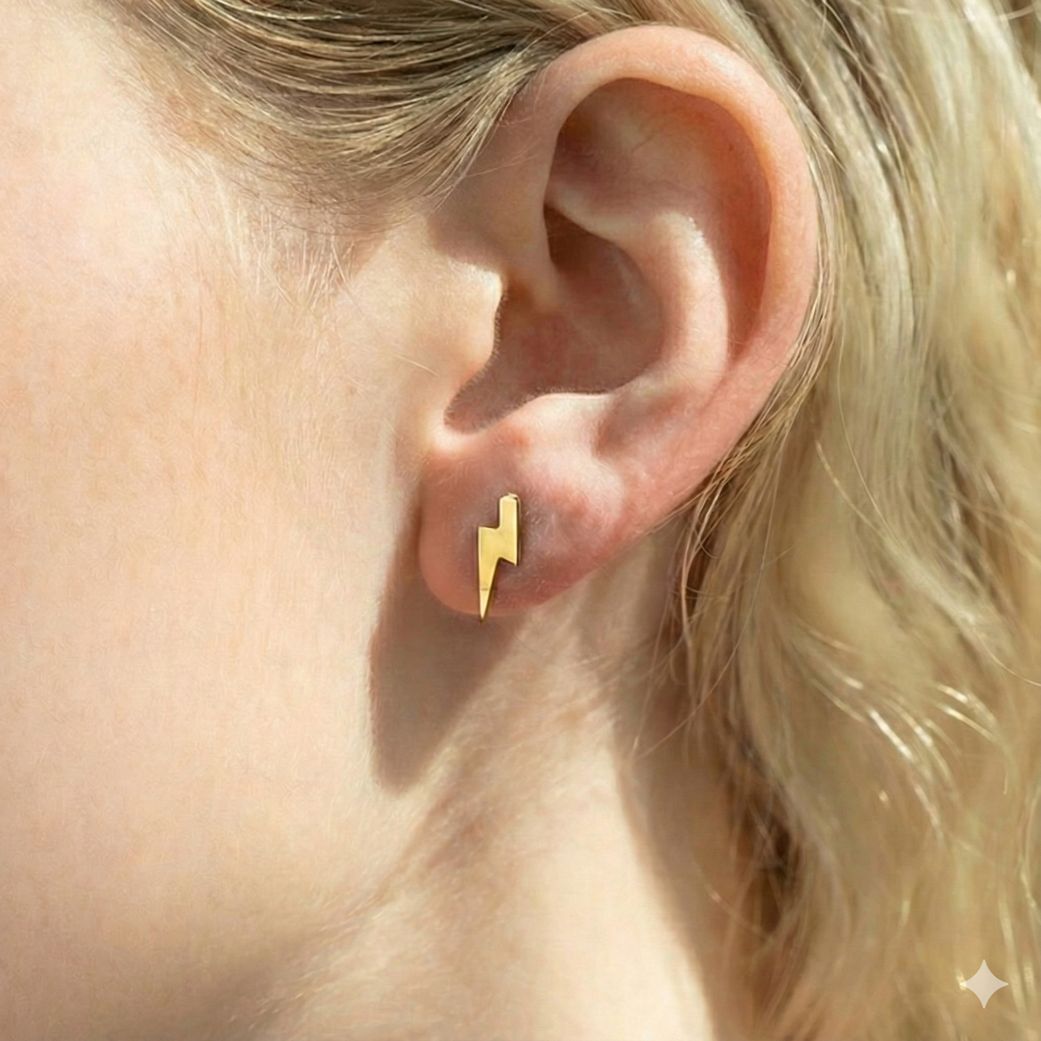 gold-lightning-bolt-stud-earrings-03.png