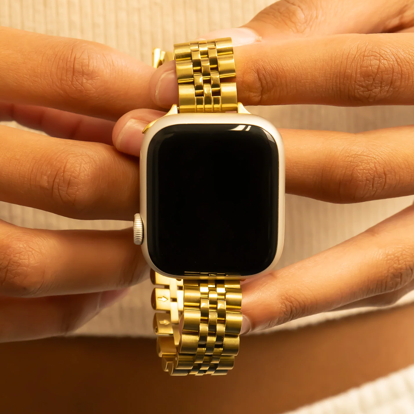 gold-elevated-5-link-apple-watch-band-04.webp