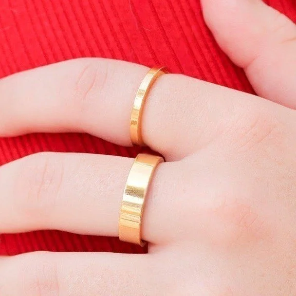 gold-2mm-dainty-flat-band-ring-03.jpg