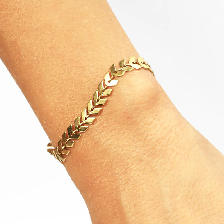 gold-chevron-chain-bracelet-02.webp