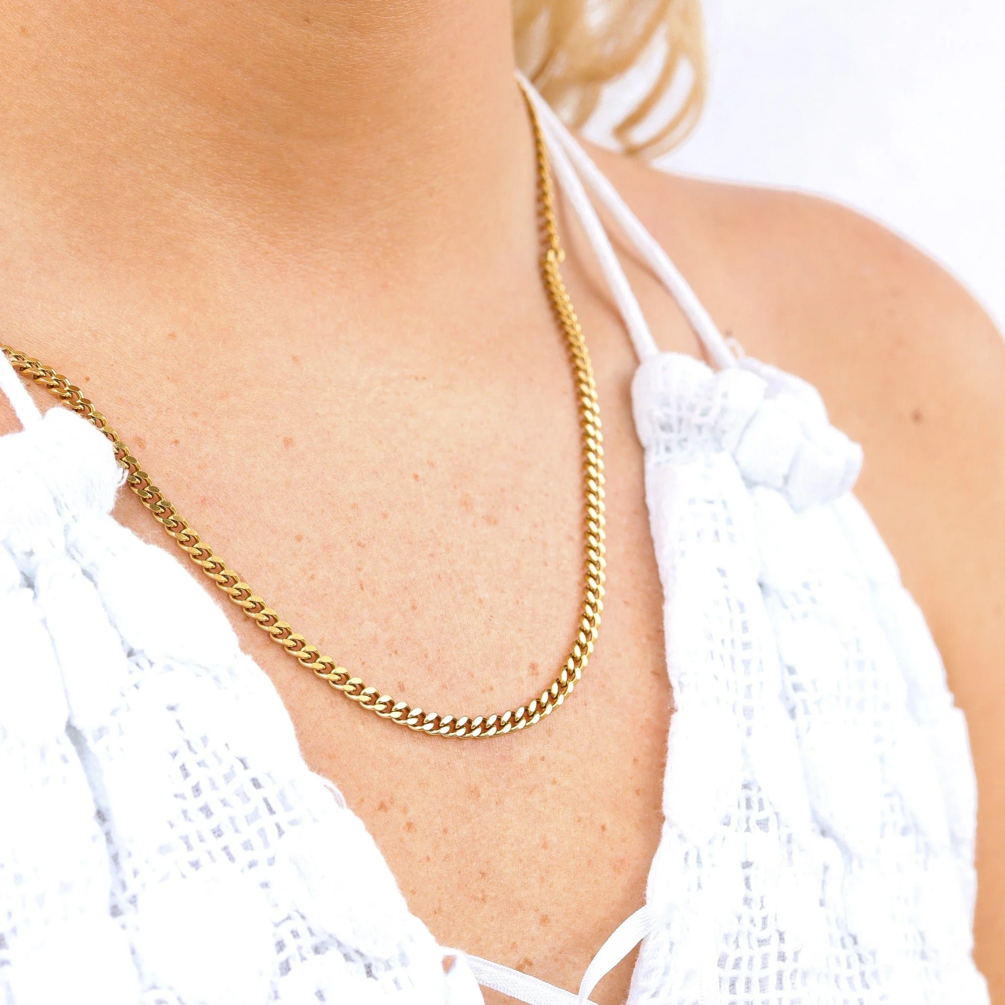 gold-5mm-diamond-cut-curb-chain-necklace-02.jpg