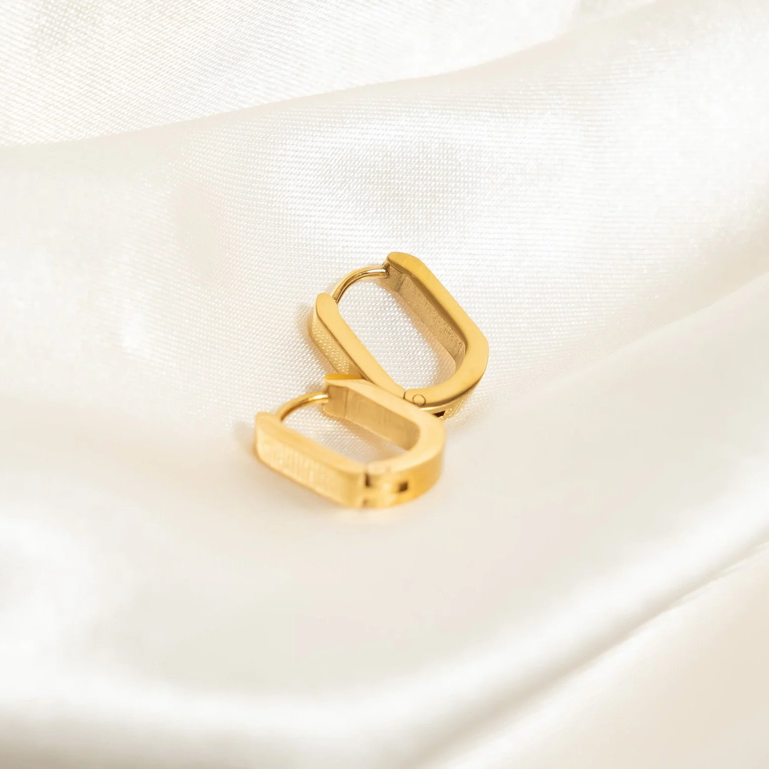 gold-oval-huggie-earrings-02.jpg