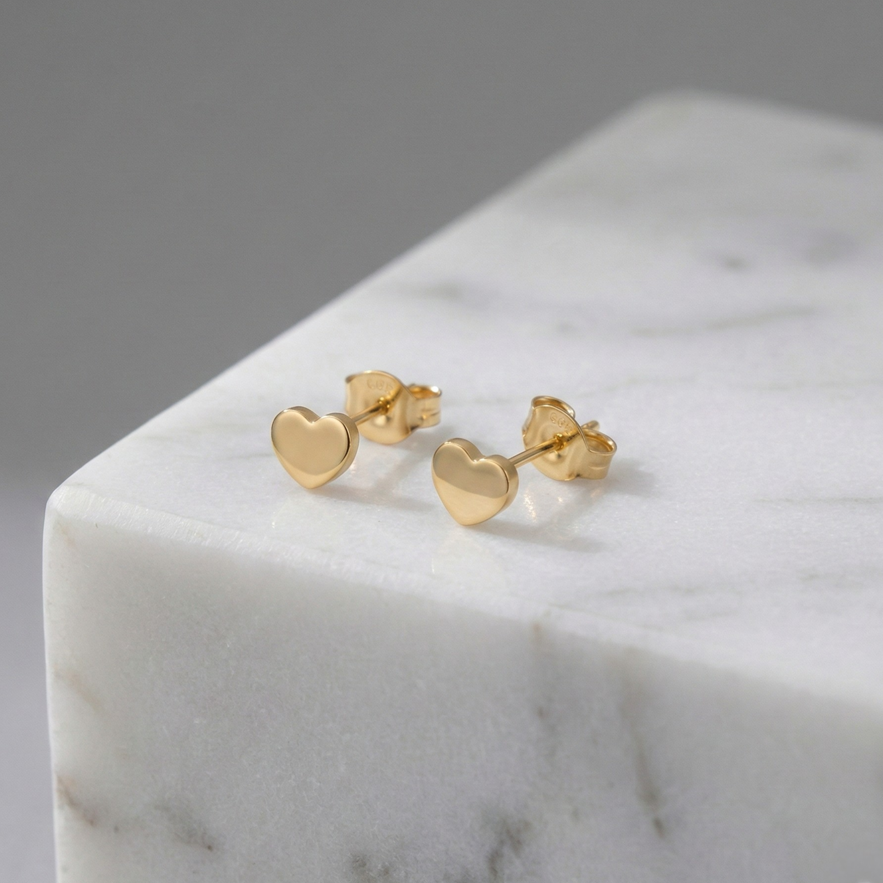gold-tiny-heart-stud-earrings-03.png
