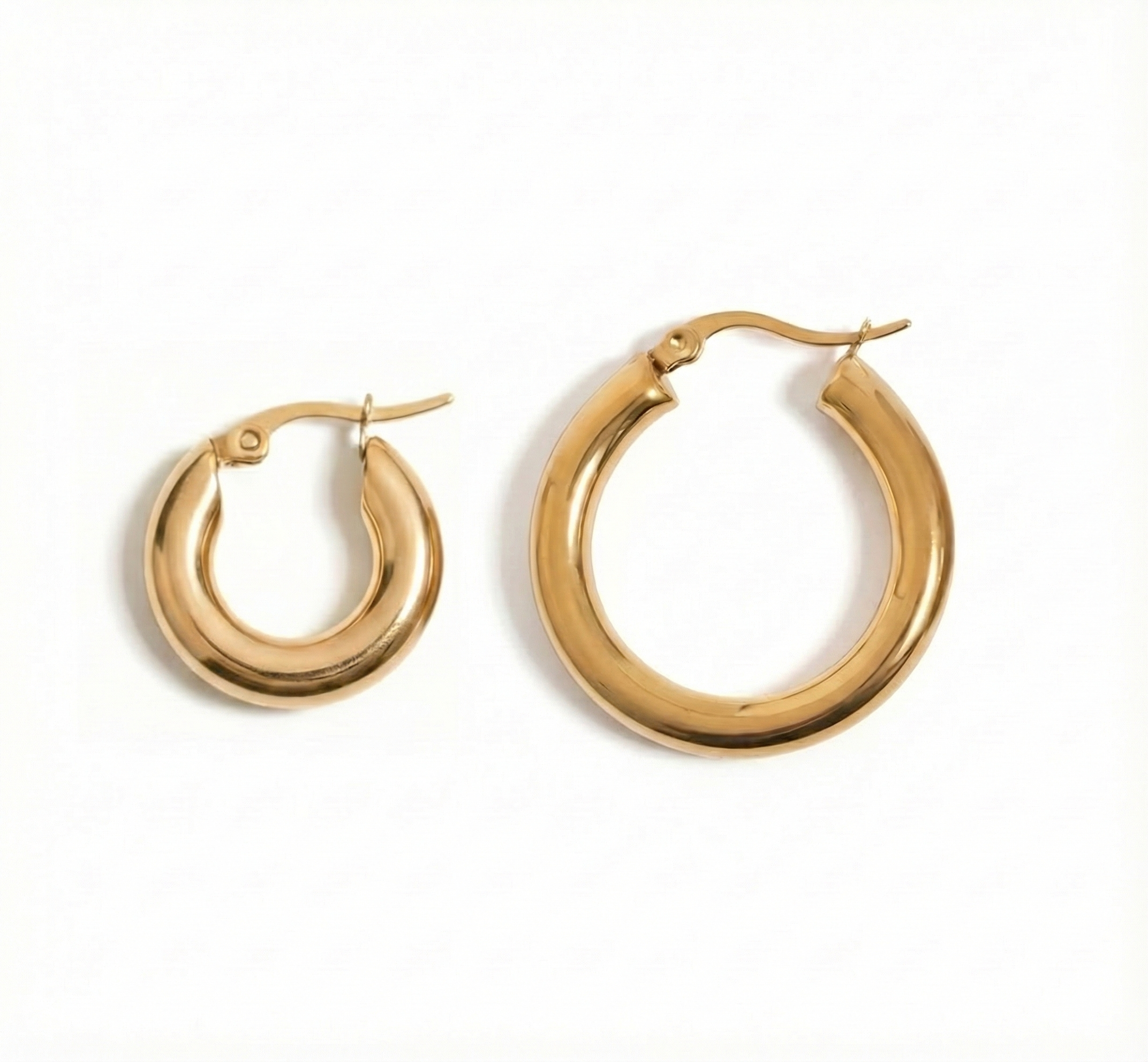gold-chunky-hoop-earrings-01.png