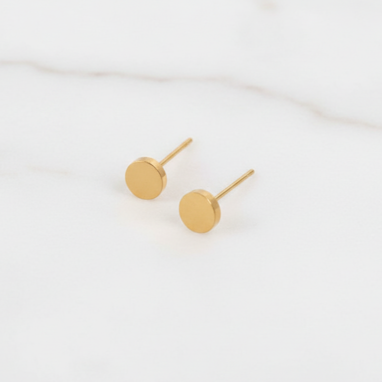 gold-circle-stud-earrings-02.png