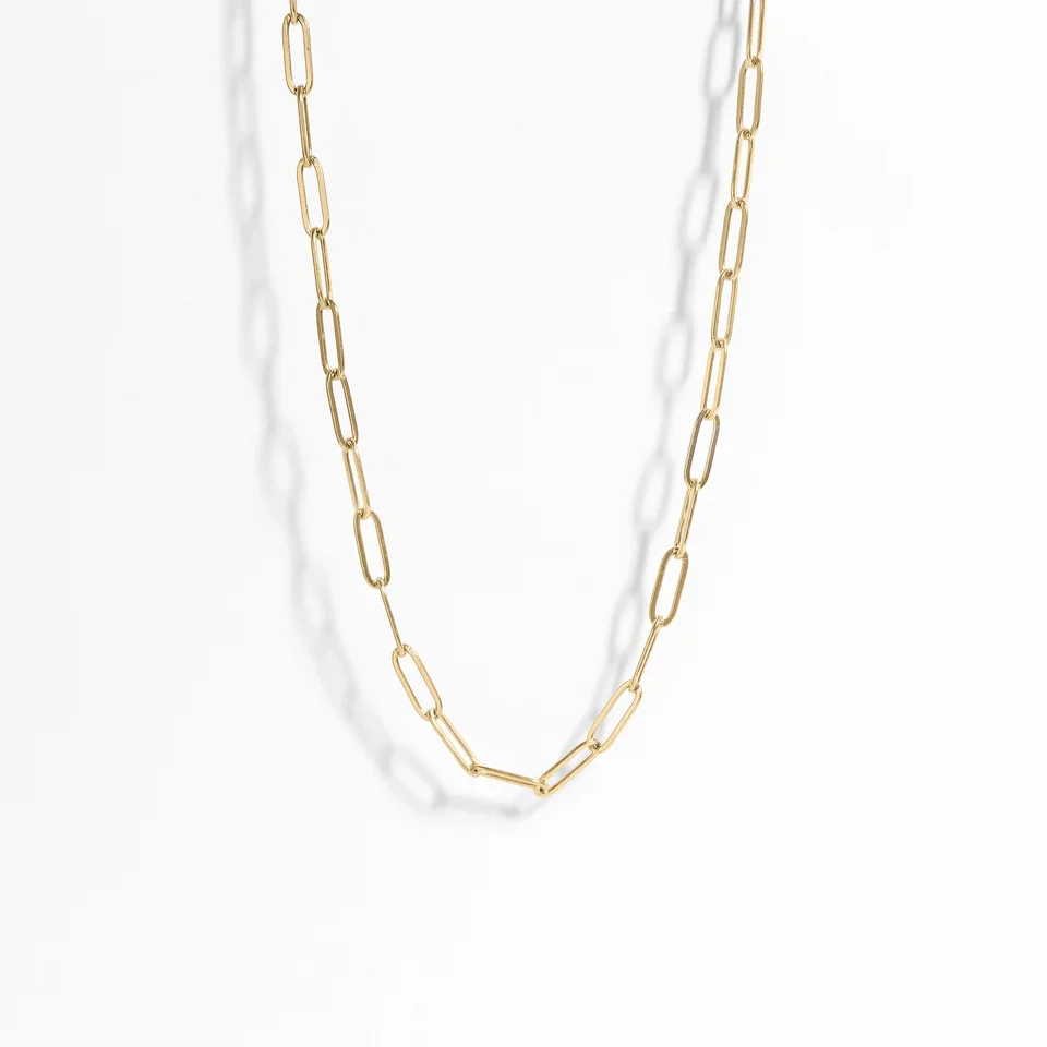 gold-paperclip-chain-necklace-01.webp