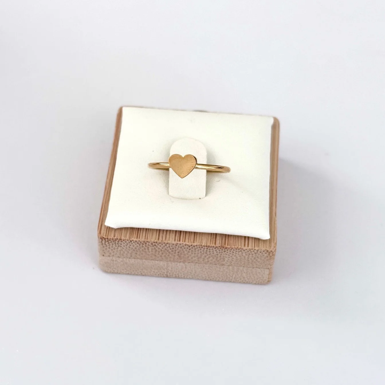 gold-tiny-heart-ring-02.jpg