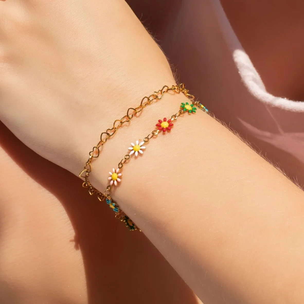 gold-daisy-chain-bracelet-03.jpg
