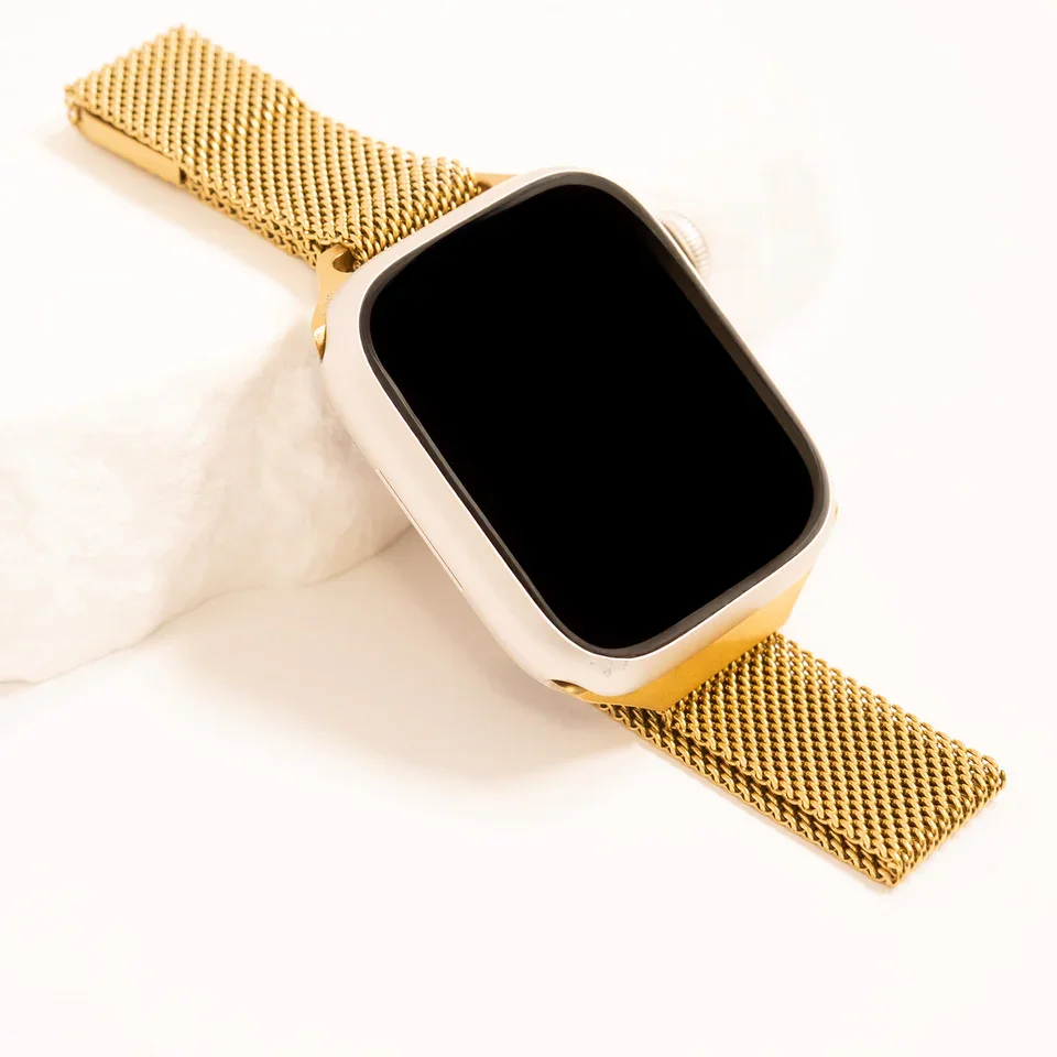 gold-thin-mesh-apple-watch-band-04.webp