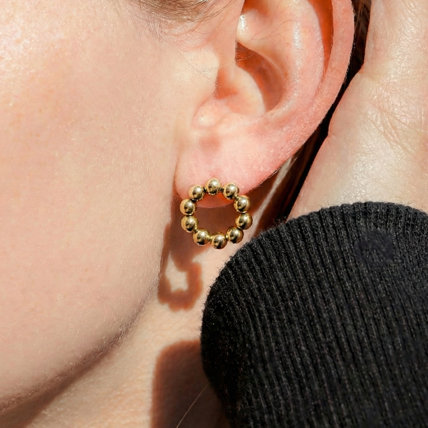 gold-circle-ball-earrings-02.png