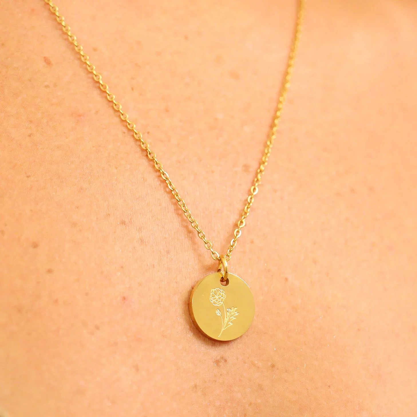 gold-engraved-birth-flower-charm-necklace-02.jpg