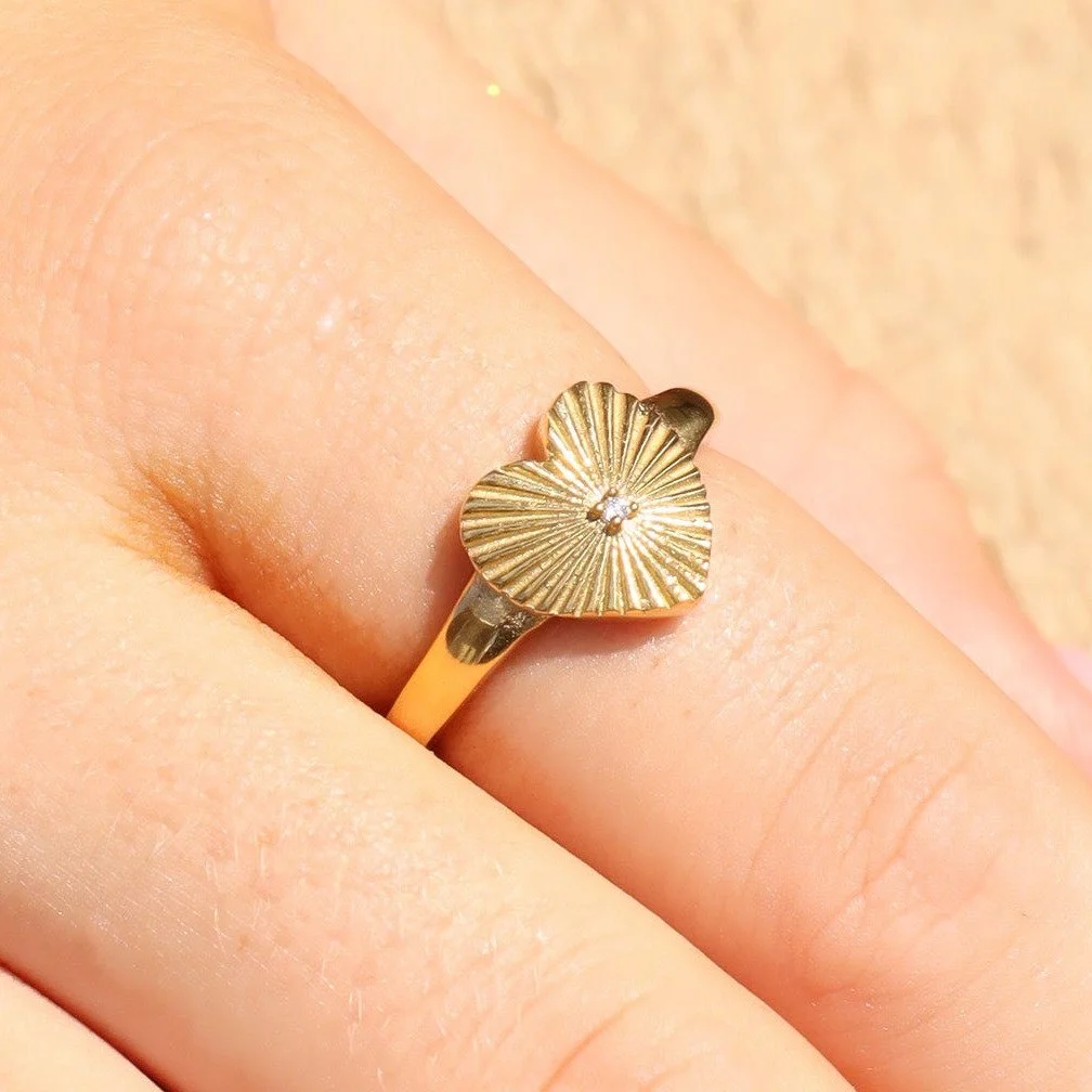 gold-heart-sunburst-ring-03.jpg