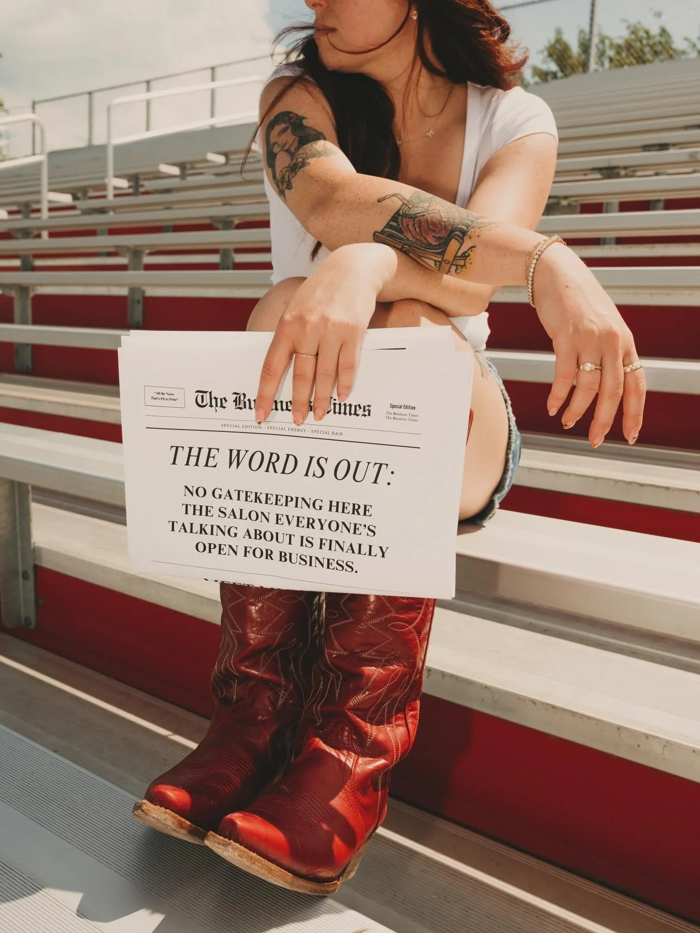 ✨2025✨ filled with travel, education, starting a new Buisness, supporting my amazing friends, and lots and lots of amazing memories! 2026 you better bring so much more of the same! Happy new year from House of Hair co. 💛💛💛