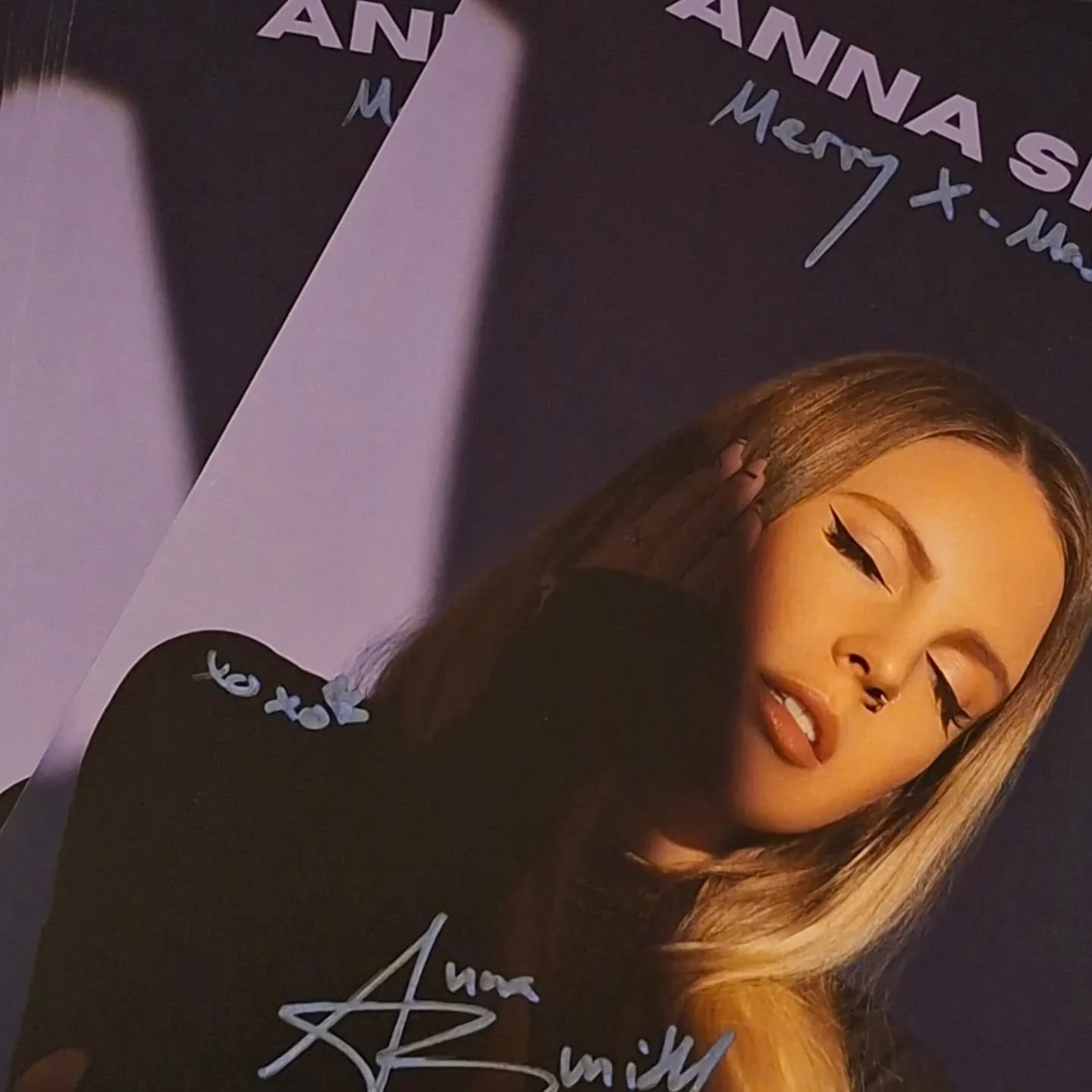 We got a last surprise for you for Volume 6! 
100 lucky orders will receive a signed Anna Smith photocard and a sticker 💜
Big thank you to the amazing @annasmith_official 

#reflection #annasmith #surprise #lilacs #magazinedesign