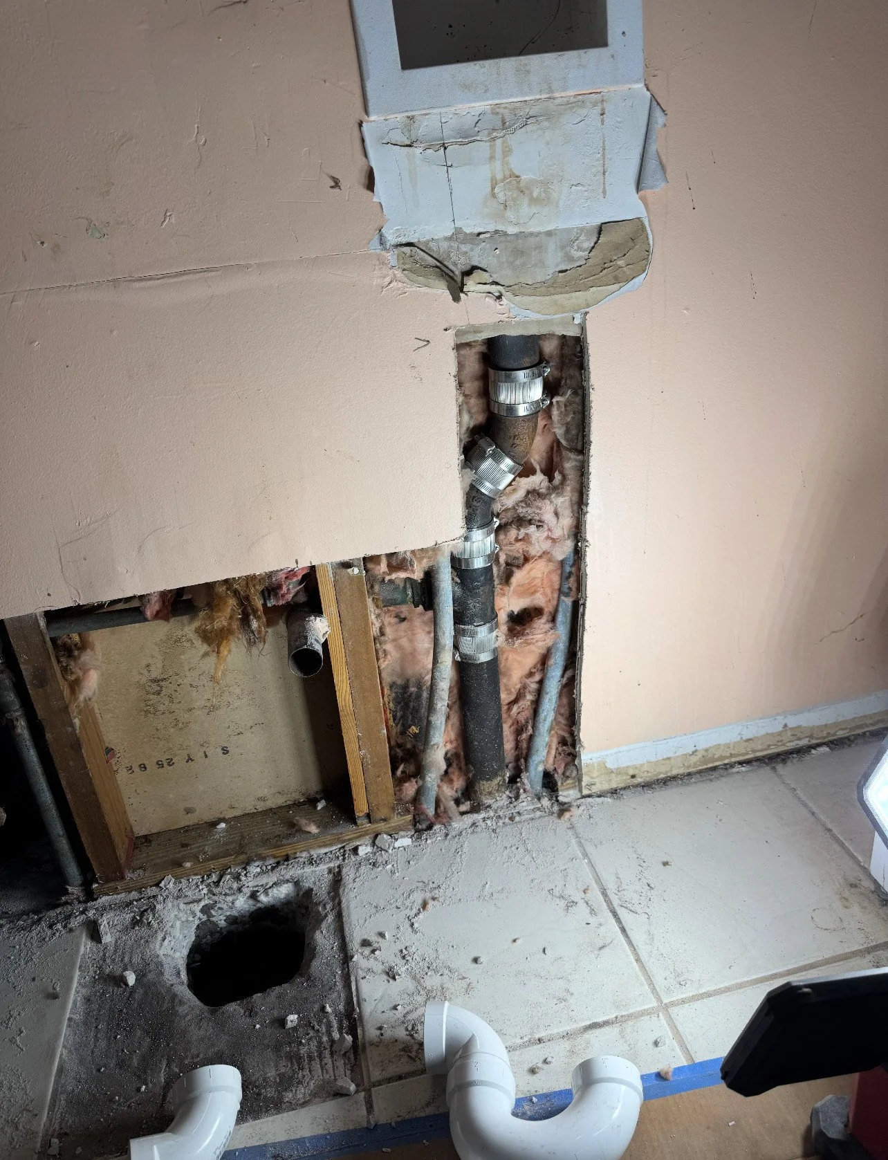 Plumber fixing washer drain backup in Northeast Florida