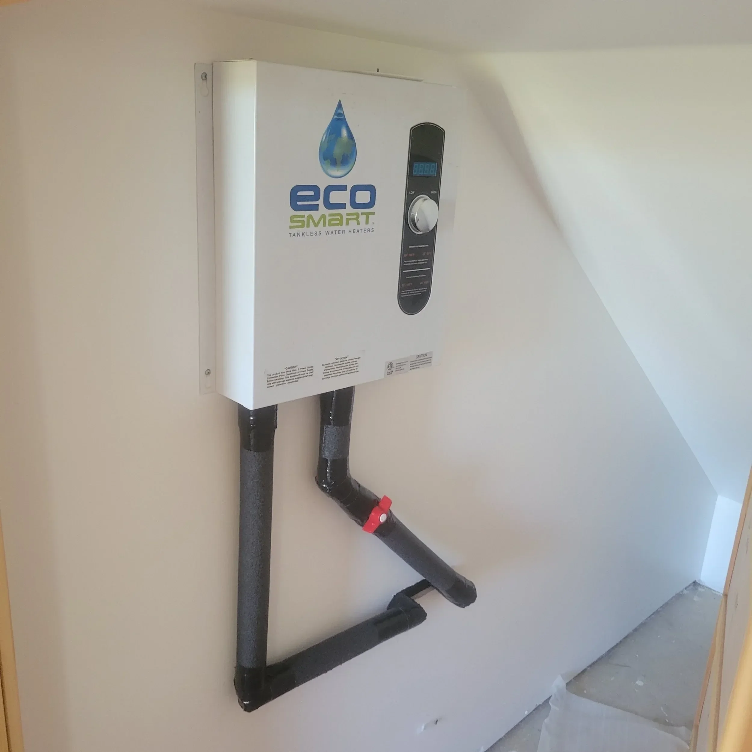 Smart tankless water heater installation in Fleming Island by a licensed and insured plumber specializing in energy-efficient upgrades.