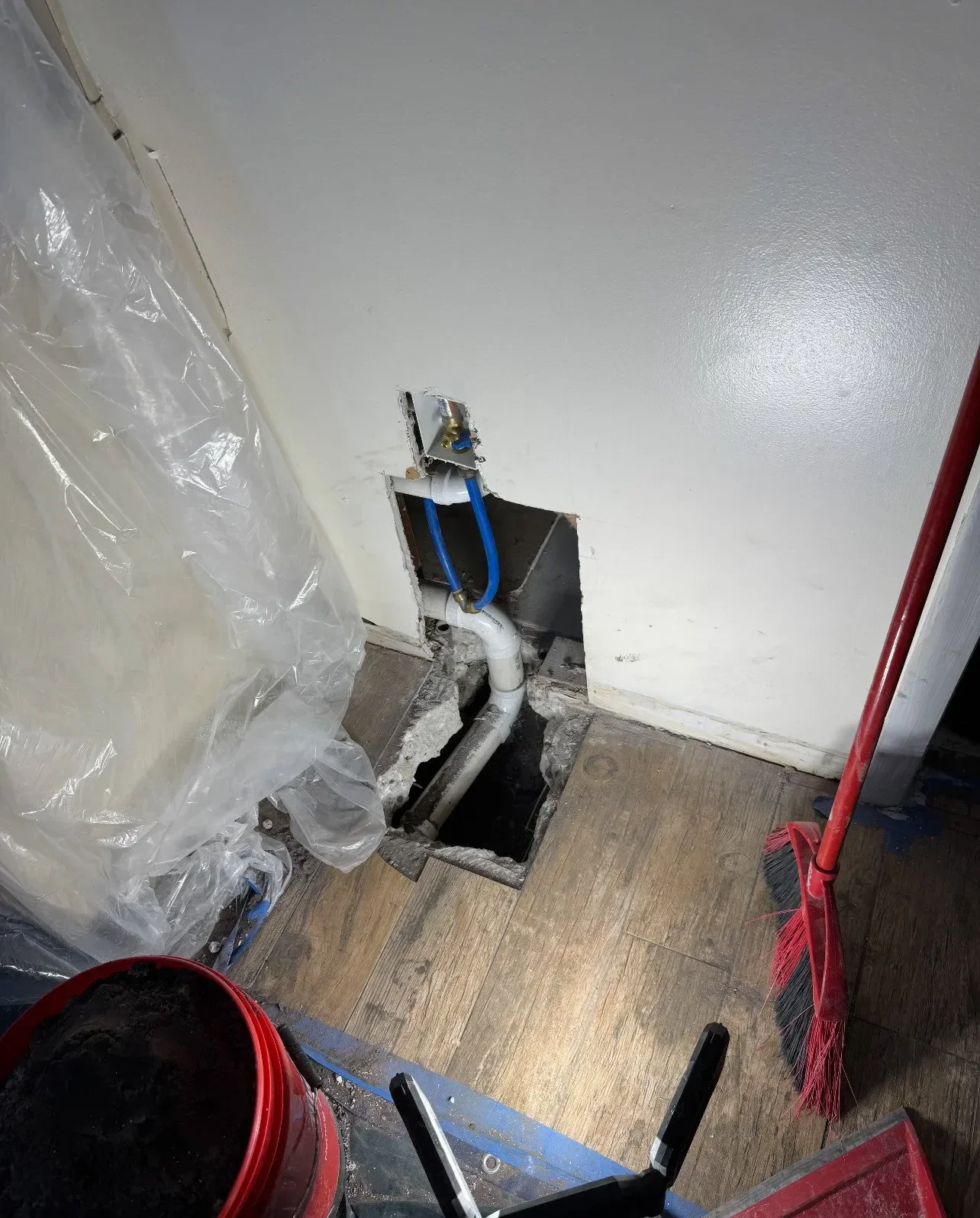 Weak water pressure due to clogged pipes repaired by plumber