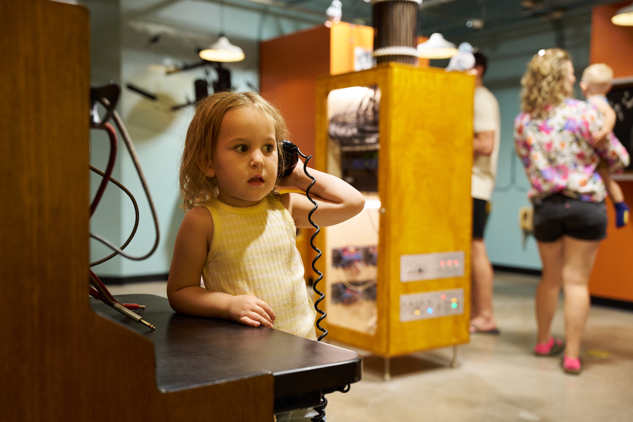038_260826_WerkCreative_ChildrensMuseum_Hello_300DPI.png