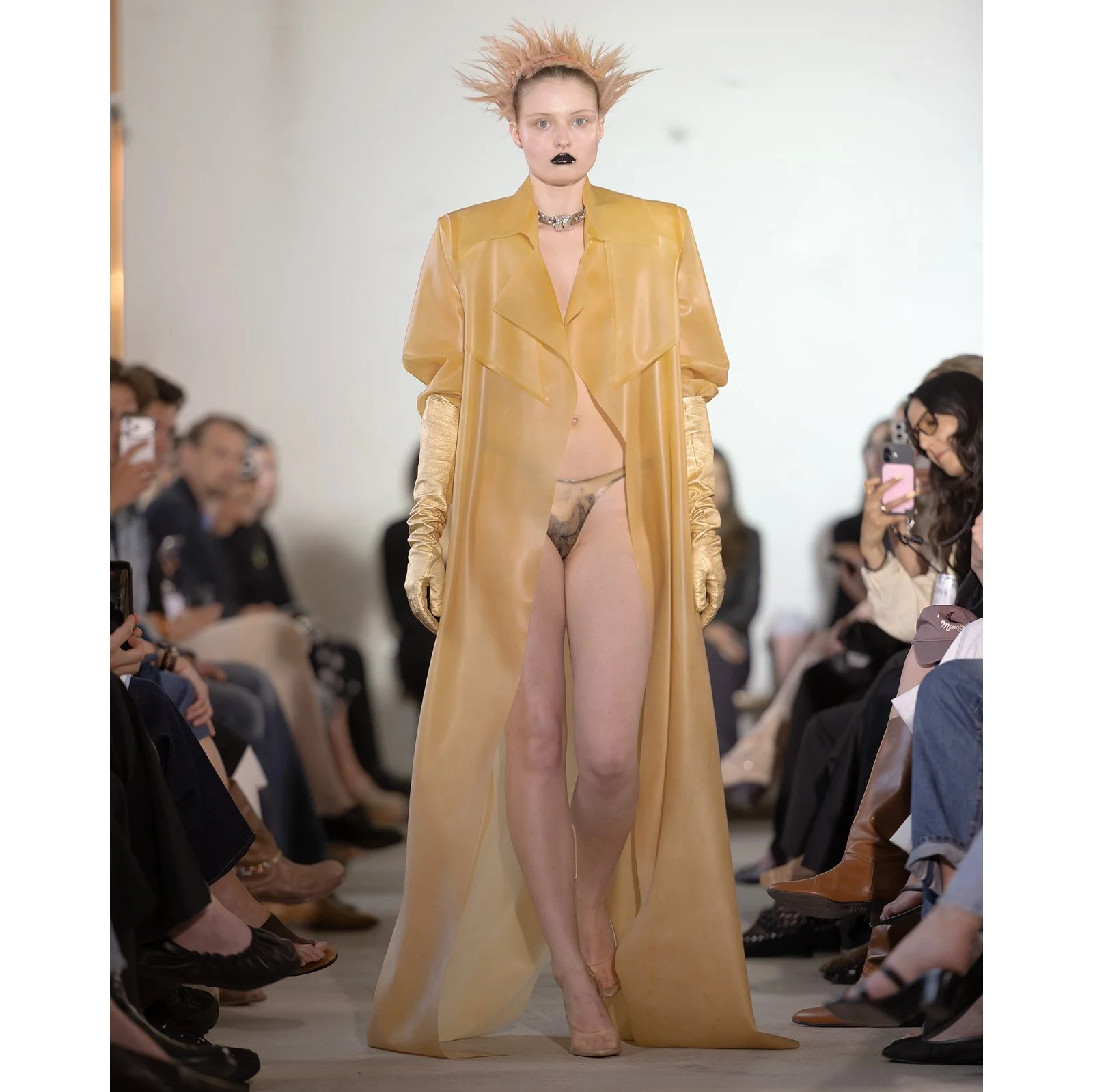 Unisex trench coat €1500