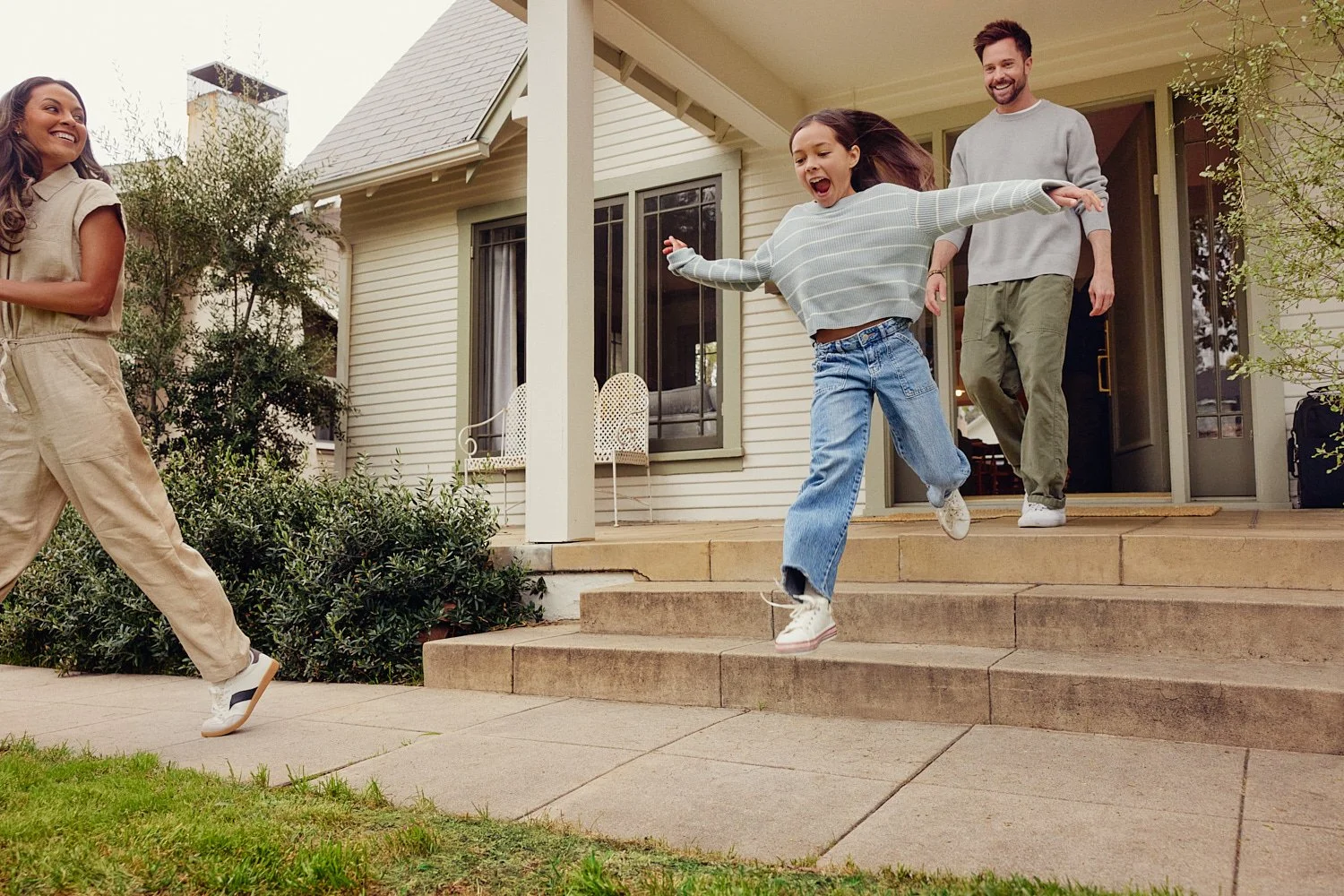 FrontDriveway_HomeDelivery_B-CAM_3709.jpg