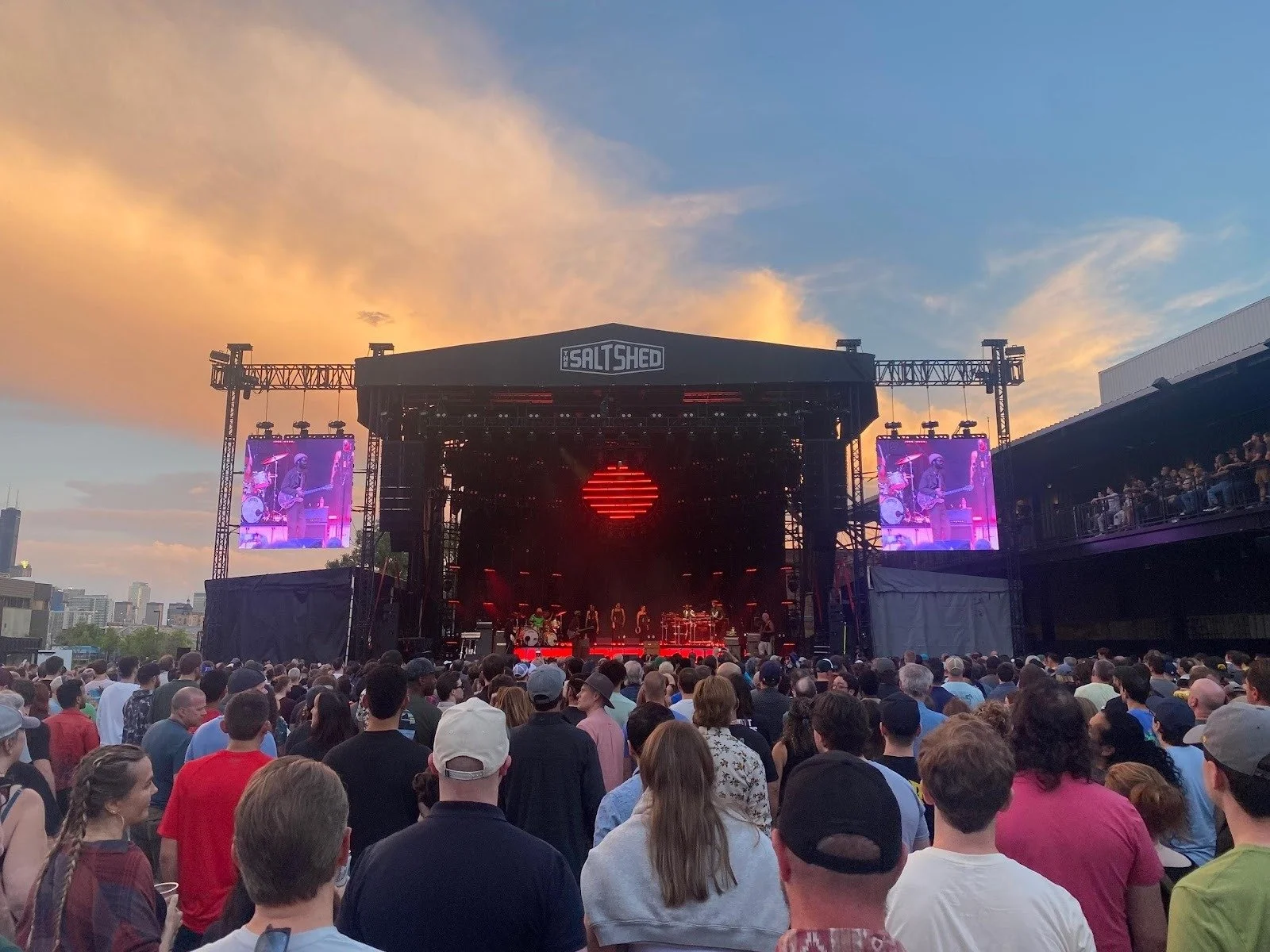 THERE’S A LIGHT ON IN CHICAGO 