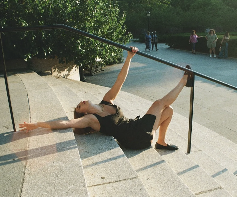 Are you setting a boundary—or just avoiding showing up?
An essay on friendship, self-care language, and what it actually means to be there for someone.